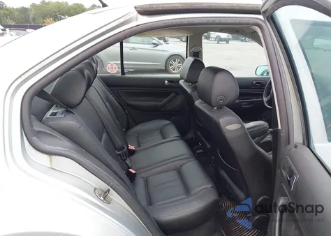 2004 Volkswagen Jetta Gli from USA, damaged, VIN 3VWVH69M54M089779